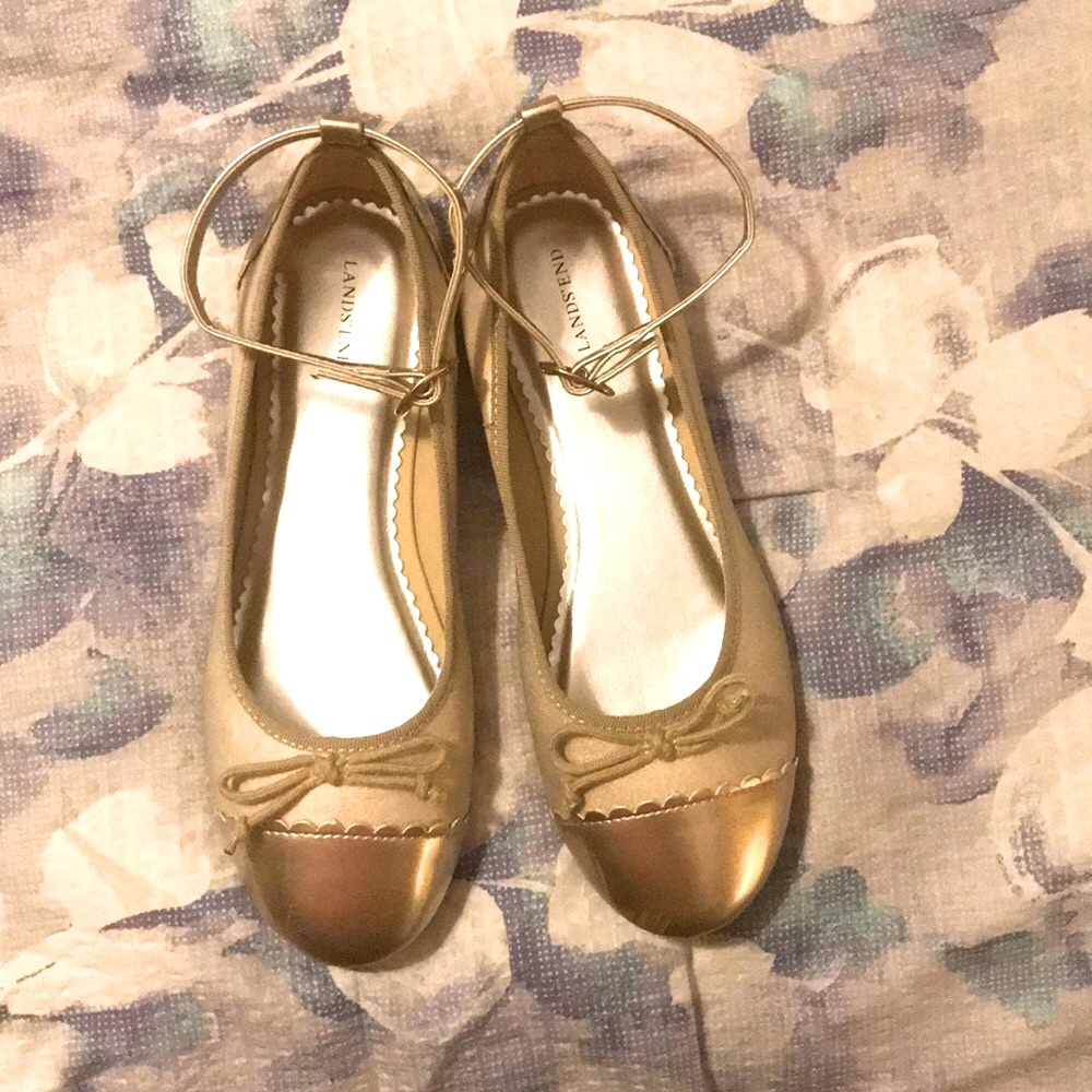 Lands End girls size 5 gold cap toe ballet flats.